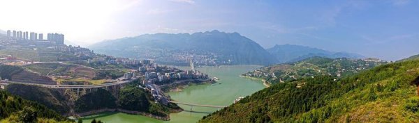 鼎和网 夏日巴东：峡江画城 诗意栖居